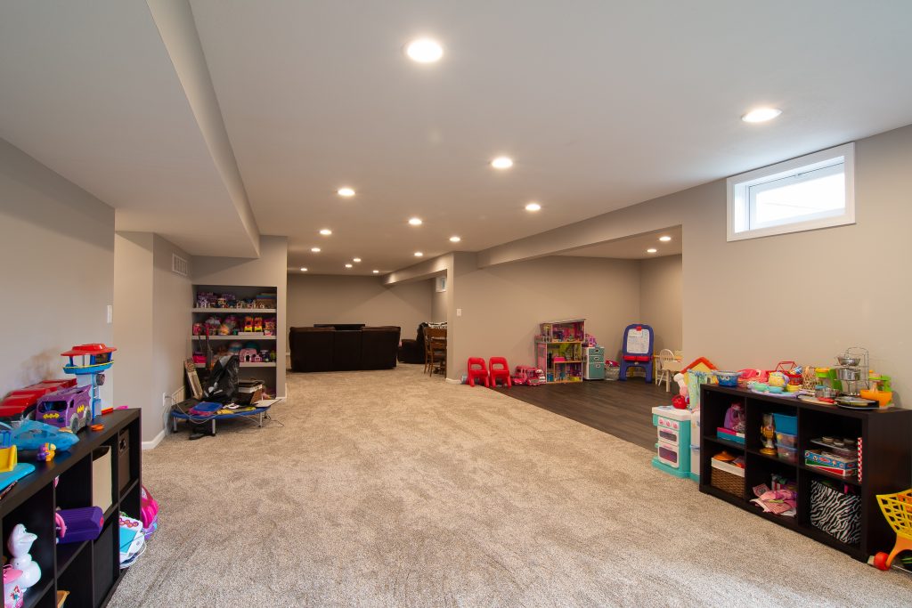 Family gathering at its best, in this simple contemporary basement with warm tones and optimal use of space