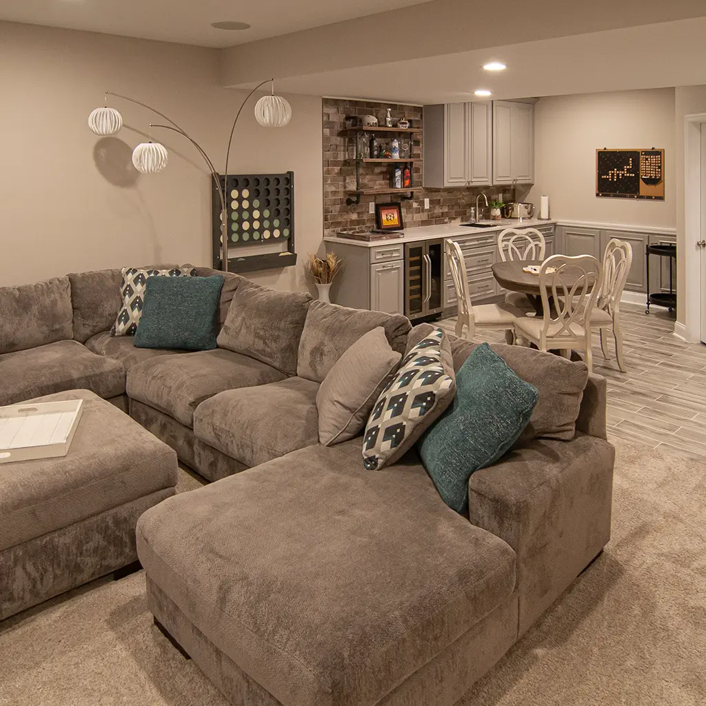 McMurray Entertainment Area for Family Featuring Traditional Style Kitchenette.