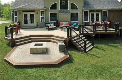 Custom outdoor deck in O’Hara Township, PA
