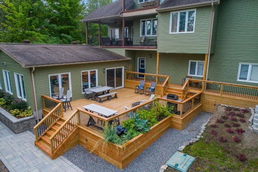 Custom outdoor deck in Squirrel Hill, PA