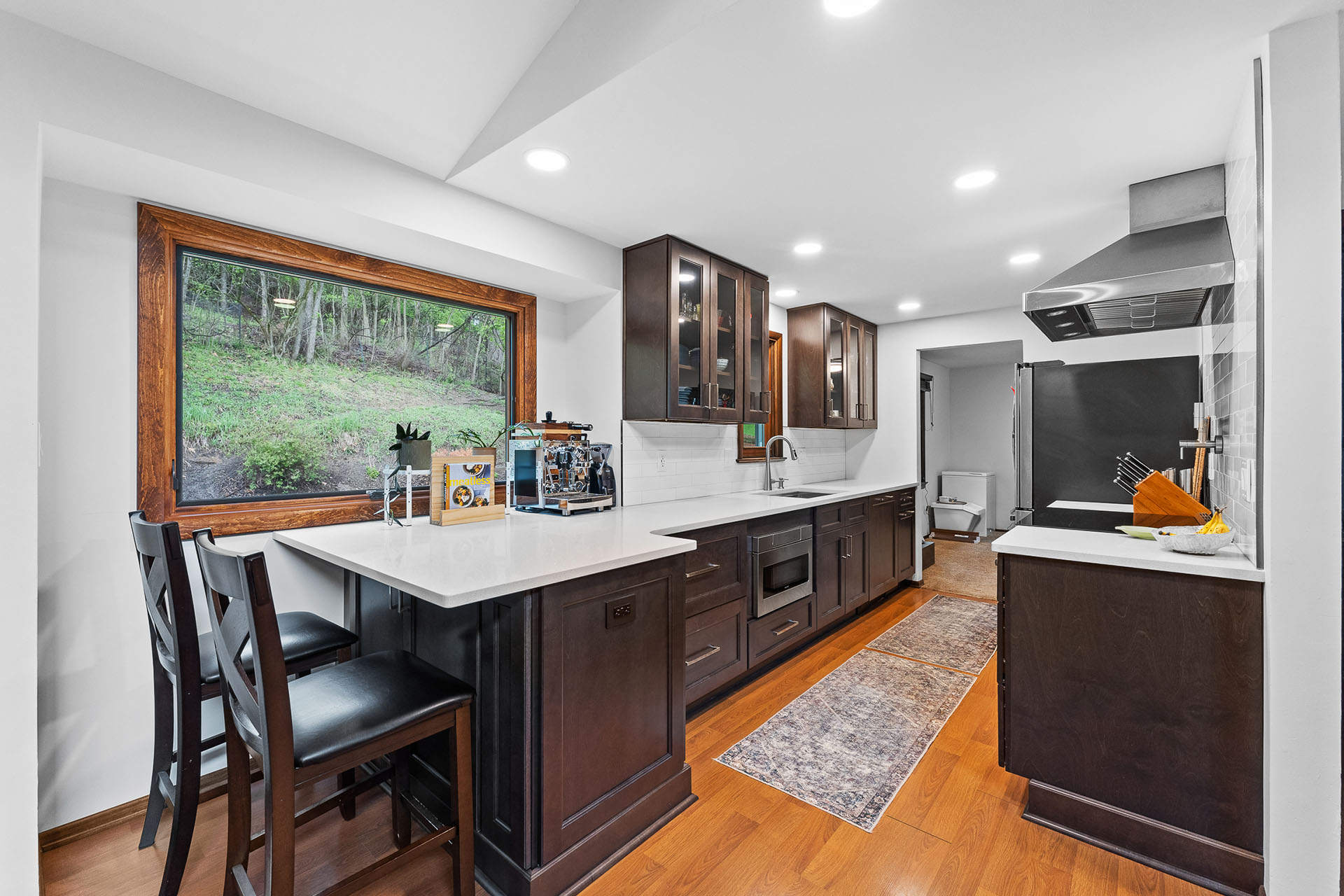 Classic Greentree Modern Kitchen with Dark Wood Cabinets and Rich Espresso Finishes
