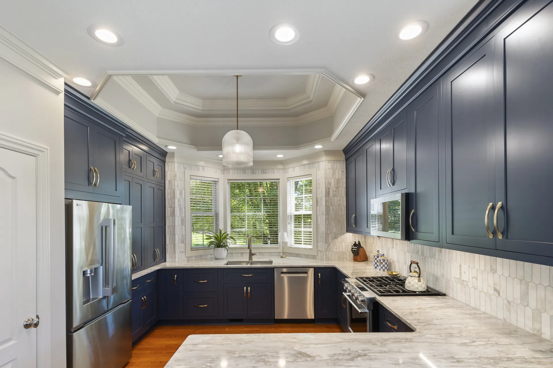 Transitional Sewickley Kitchen with Shaker-Style Cabinets in a Navy Blue Paint, Quartz Countertops with Warm Grey and Beige Veining