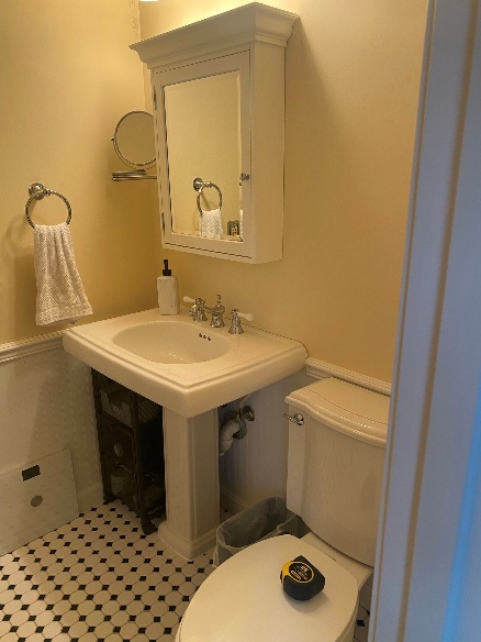 Franklin Park master bathroom before remodel.